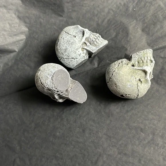✨ Host Pick! Mini Skulls for Aquarium or Halloween decoration (set of three)✨ - Picture 2 of 6